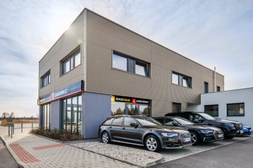 Exteriér showroomu Dovoz Karlín