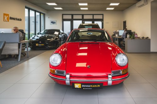 Showroom s dovezenými auty